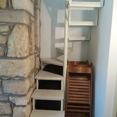 Absolute Apartment